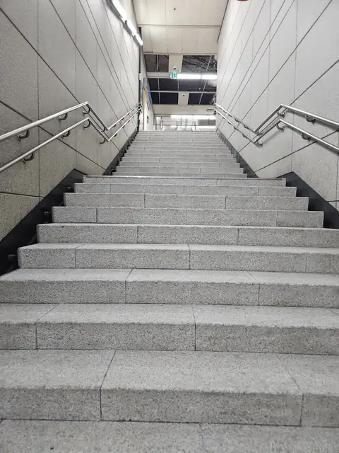 삭은 줄눈을 다시 채운 모습