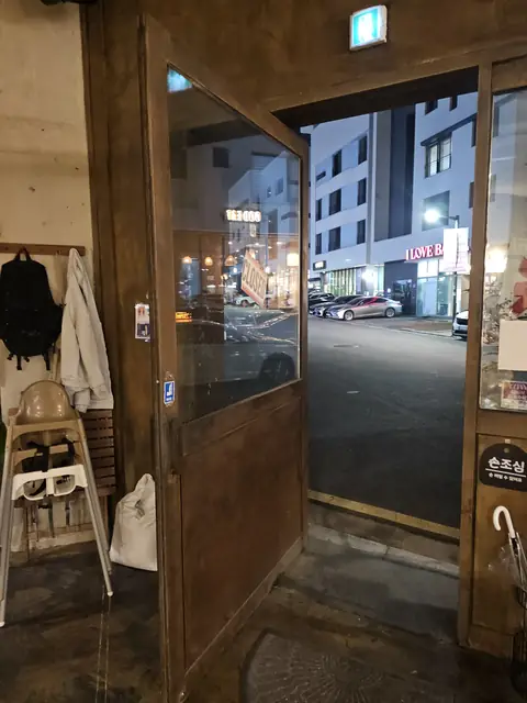 중문·슬라이딩 도어 수리 — 상가 목재 출입문