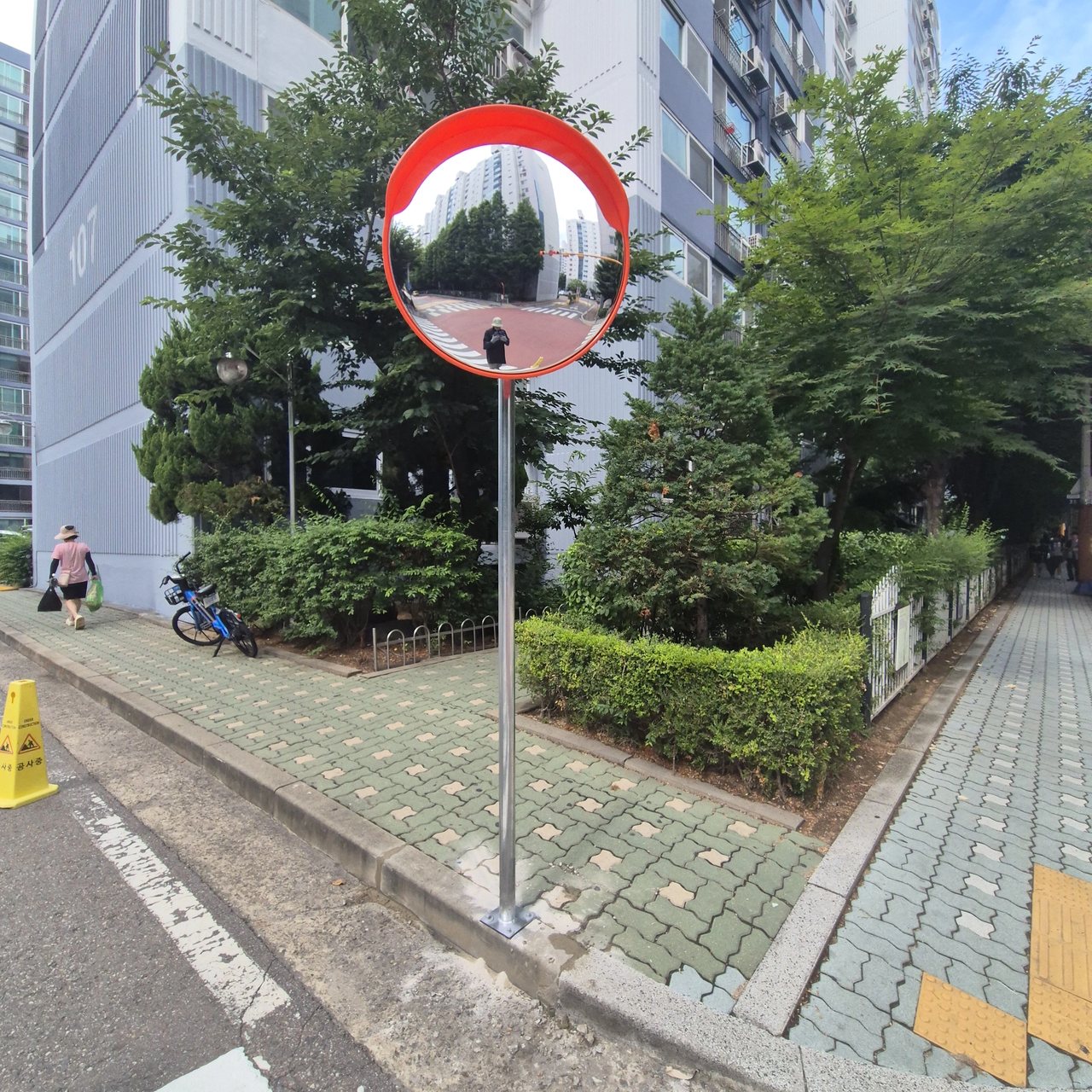 골목 반사경 신설 충북 충주 1