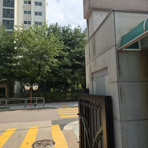 교차로 도로반사경 각도 조정