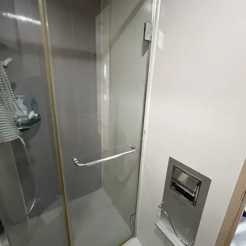 용인 샤워부스 유리 재고정